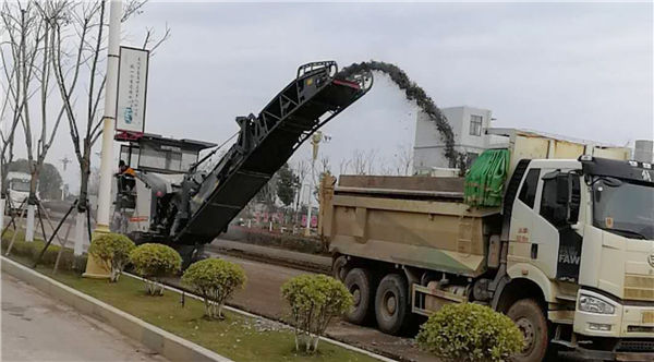 唐英大道路面銑刨施工