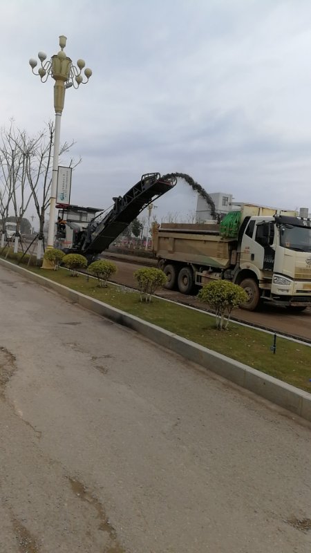 唐英大道路面銑刨施工